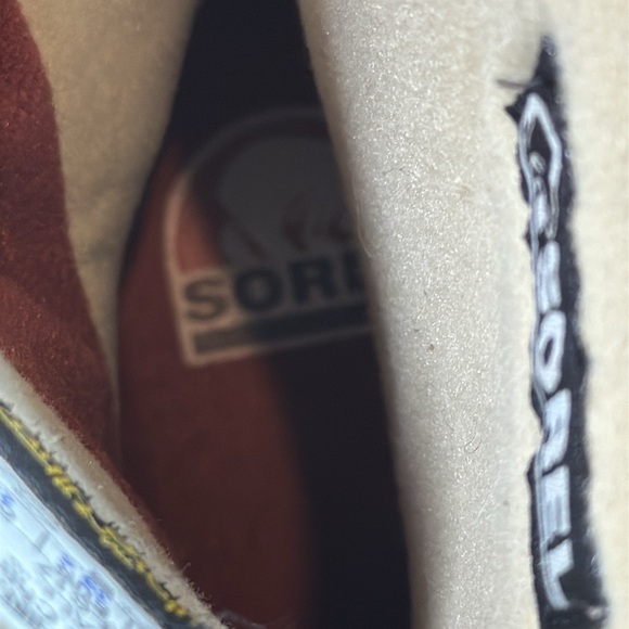 Sorel Red Suede Winter Boots with Cream Lining - Picture 8 of 13